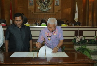 DPRD dan Plt Bupati Asahan Tandatangani Berita Acara Persetujuan Bersama