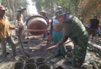 Koramil Juwiring Bangun Talud Bersama Warga