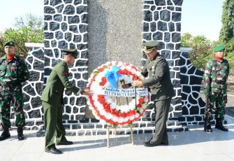 Letkol Infanteri Faisal Amri Ziarah ke Makam Pahlawan