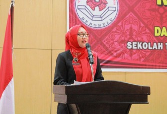 Asisten II Bidang Perekonomian dan Administrasi Pembangunan Setda Provinsi Bengkulu Yuliswani 