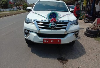 Mobil Dinas Wakil Wali Kota Mengantarkan Penganten 