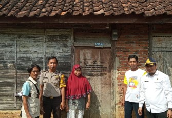 Dinsos Kaur Pasang Stiker