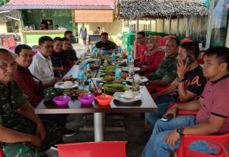 Dandim 0209/LB Komsos Dengan Awak Media