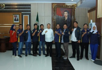 Gubernur Bengkulu Rohidin Mersyah Foto Bersama 