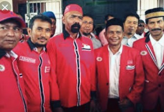Sosok Petinggi KPA /PA DPW Bireuen (Wilayah Bate Ie Liek) Berpose Seusai Melaksanakan Kampanye Calon Kepala Daerah Di Kabupaten Bireuen (Pilkada 2017 Lalu). foto.net