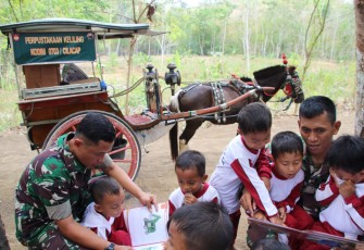 Tarik Minat Baca Anak Gunakan Delman Untuk Transportasi Perpustakaan Keliling