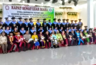 Ratusan Mahasiswa Stikes dan Akper Maranatha Kupang Diwisuda