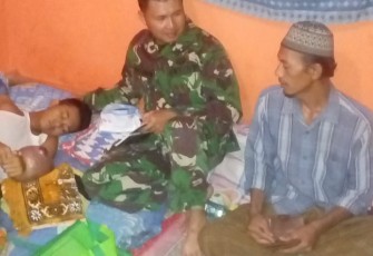 Babinsa Memberikan Motivasi Penderita Tumor Tulang dan Keluarga Si Penderita