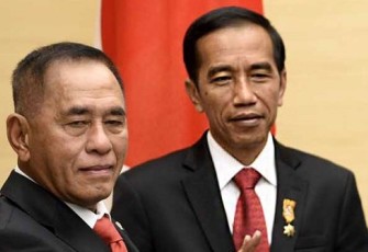 Menteri Pertahanan (Menhan) Ryamizard Ryacudu saat bersama Presiden Jokowi