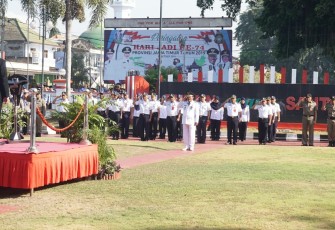 Plt Wali Kota Blitar Drs H Santoso MPd Saat Memimpin Upacara Peringatan Hari Jadi Provinsi Jawa Timur ke 74 Tahun 2019