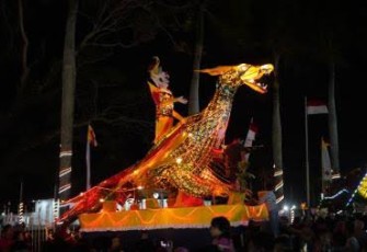 Telong-Telong Lampion Raksasa Khas Festival Tabut