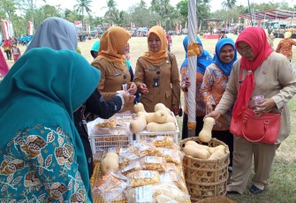Stan Buah Labu Madu Jadi Buruan Pengunjung