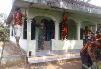 Giat Bersih Pemuda Pancasila Batang kembali sasar Musholla di Dukuh Pakis 