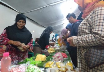 Salah satu produk unggulan lokal di bidang kuliner yang dipromosikan di Bazar Produk Lokal Kota Blitar.