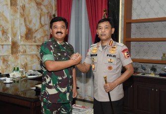 Panglima TNI Menerima Kunjungan Perdana Kapolri