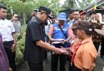 Korban Banjir Desa Lubuk Palas Terima Bantuan Dari Bupati Asahan Dan Kapolres Asahan