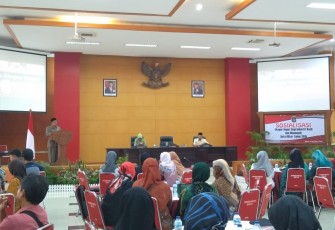 Plt Walikota Blitar Drs. Santoso saat membuka acara Sosialisasi Ekspor Impor Bagi Industri Kecil dan Menengah Kota Blitar