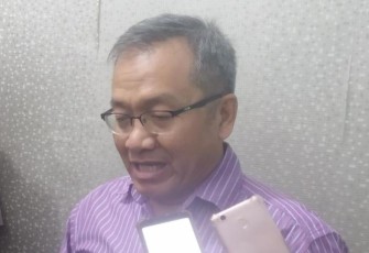 Sekda Kabupaten Aceh Singkil Drs.Azmi saat ditemui wartawan digedung DPRK setempat.