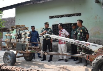 Dandim 0723/Klaten Letkol Kav Minarso Melakukan Cek Kondisi Alat Mesin Pertanian