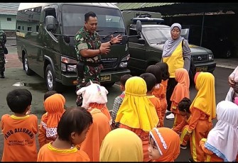 Pelda Yuda ditengah tengah anak PAUD 