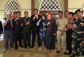 Pembagian Sembako oleh Santri Nekad Bersama Forkompimda Klaten