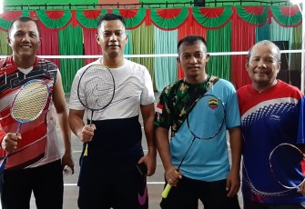 Dandim dan Kapolres foto bersama usai main Badminton