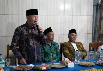 Rohidin Mersyah saat bertemu warga