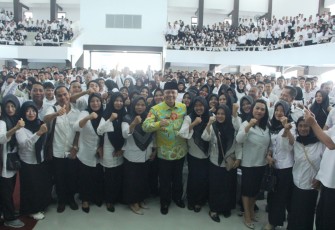 Gubernur Bengkulu Rohidin Mersyah Foto Bersama