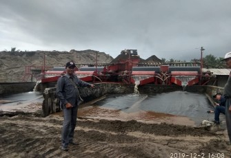Penambangan pasir besi di Desa Wayhawang Kaur 