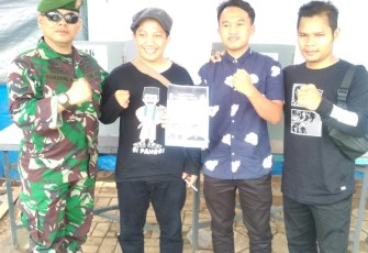 Babinsa Lengkong Jalin Komunikasi Sosial Dengan Pemuda 