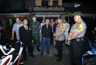 Bupati Asahan Surya saat mengcek pengamanan Gereja