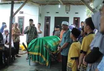Gubernur Bengkulu Rohidin Mersyah Sambangi Rumah Korban Kecelakaan Bus Sriwijaya