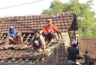 Rehap rumah dengan bantuan dari Baznas