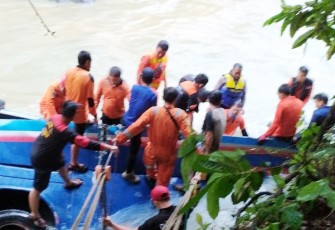 pecarian korban laka maut bus Sriwijaya