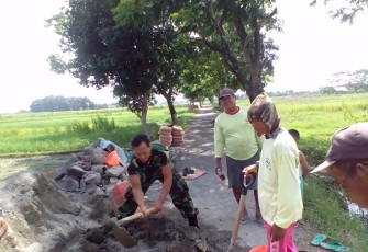 Wujudkan Kemanunggalan TNI Rakyat Saat Karya Bhakti   
