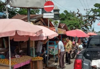 Pemasangan 3 Tiang Rambu Lalu Lintas 