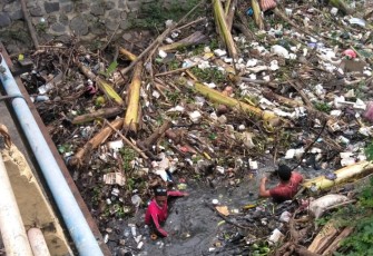 Berbagai pihak peduli dengan sampah yang menumpuk