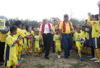 Gubernur Buka Festival Sepak Bola Usia Dini