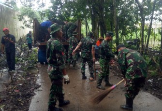 Koramil 04/Cikupa Kerja Bakti Bersama Masyarakat
