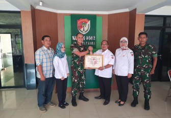 Kodim 0502/JU Terima Penghargaan Bawaslu Jakarta Utara