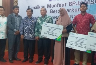Tiga Keluarga Ahli Waris Terima Santunan BPJS Ketenagakerjaan