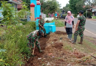 TNI AD Koramil 08/Wonotunggal Bersama Masyarakat Adakan Kerja Bakti