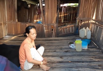 Tampak dari dalam rumah keluarga balita La Fatin kurang gizi dusun Ulusadar desa Waesala kecamatan Huamual Belakang Kabupaten Seram Bagian Barat Provisi Maluku.