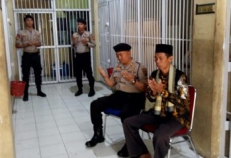 Polres Oku Timur Datangkan Ustadz Beri Binroh dan Tausiyah Kepada Para Tahanan
