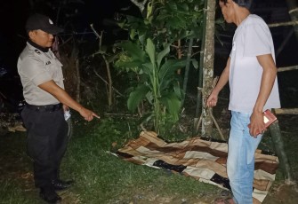 Polisi saat melakukan Olah TKP