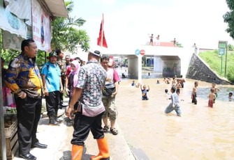 Walikota Tegal Tinjau Langsung Kondisi Wilayah Terdampak Banjir 