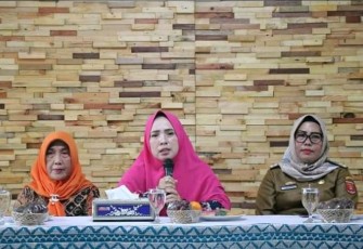 Partinia Parosil Mabsus Pimpin Rapat Evaluasi Majlis Taklim Baitul Mukhlisin