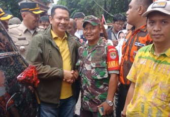 Danramil 42/Mampang Prapatan Mayor Arh. Slamet saat menyambut ketua MPR RI