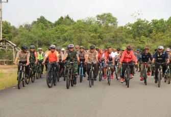 Gowes Mania Pemkab Bintan bersama TNI-POLRI dan masyarakat di Kawasan Bintan Buyu