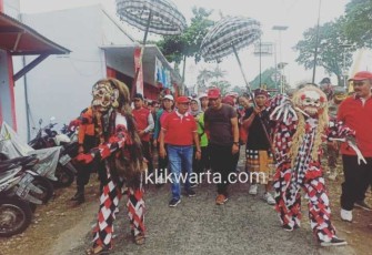 Bupati dan Wakil Bupati Blitar saat menghadiri HUT WHDI Blitar ke- 32